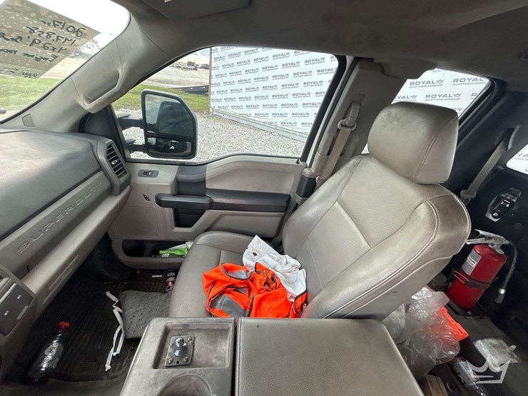 2017-ford-f550-image-22
