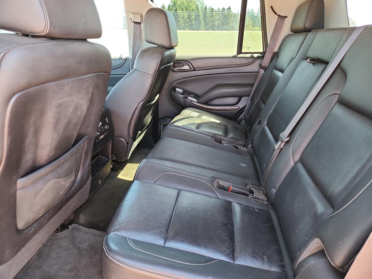 2015-chevrolet-tahoe-lt-image-15