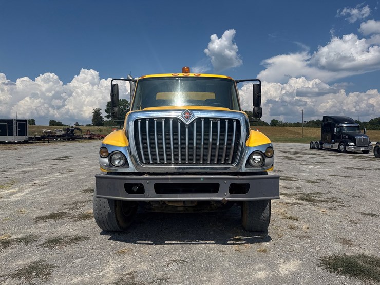 #263-•-2009-international-7500-workstar-tri-axle-dump-truck-image-5