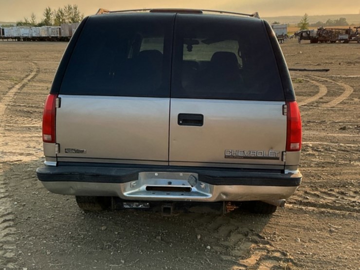 1999-chevrolet-suburban-image-9