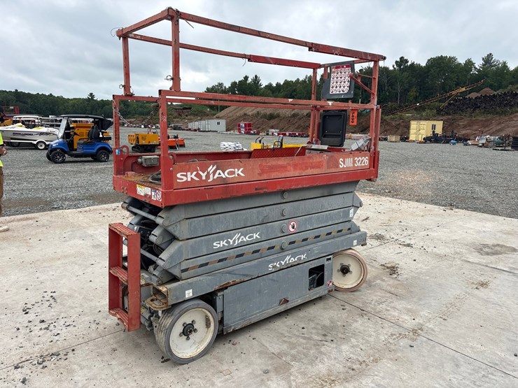 #5499-•-skyjack-sj-3226-scissors-lift-image-10