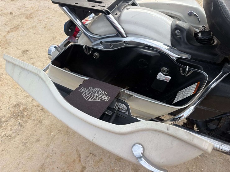 2015-harley-davidson-road-king-flhp-police-motorcycle-(38,654-miles)-image-17