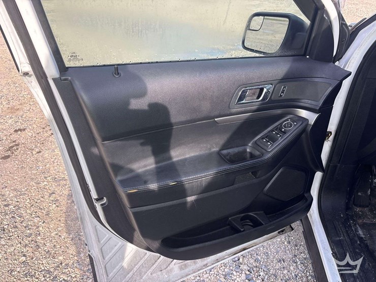 2017-ford-explorer-image-14