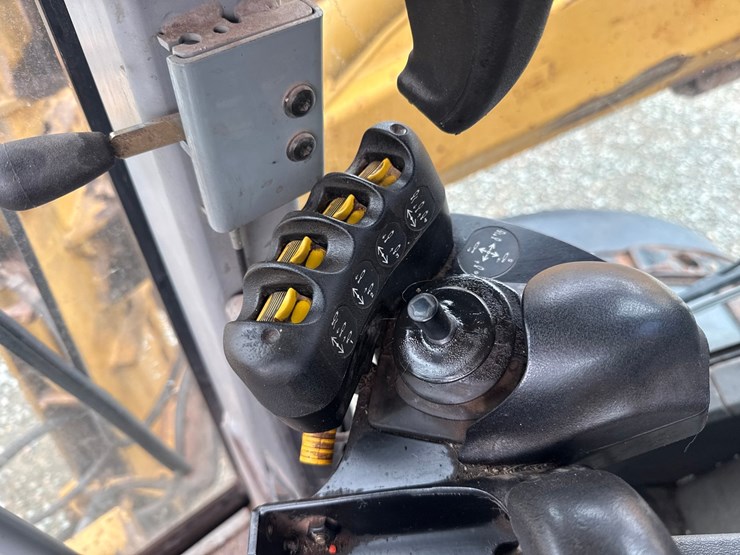 caterpillar-160m-awd-image-109