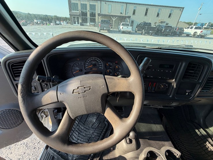 2005-chevrolet-silverado-2500hd-image-26