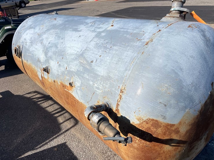 #9104-•-240-gallon-air-tank-(o4)-image-3