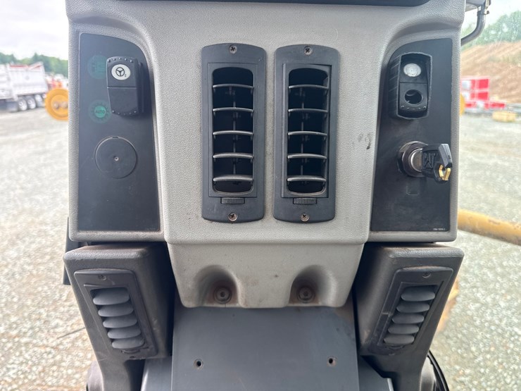caterpillar-160m-awd-image-116