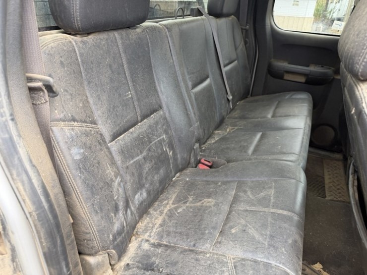 2011-chevrolet-silverado-2500-image-29