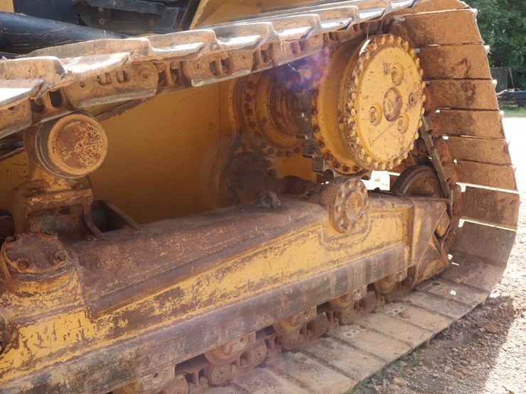 2014-caterpillar-d6n-image-11