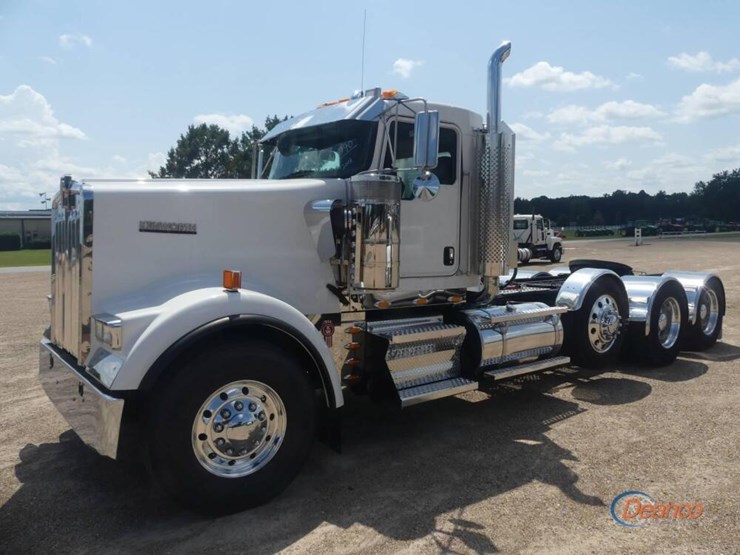 2018-kenworth-w900-image-25