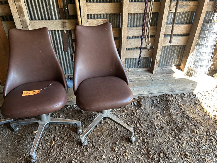 #6273-•-(4)-rolling-chairs-image-2