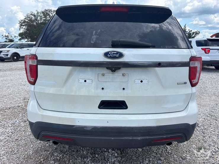 2016-ford-explorer-image-25