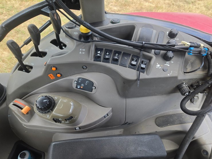 #26371-•-case-farmall-115u-tractor-image-44