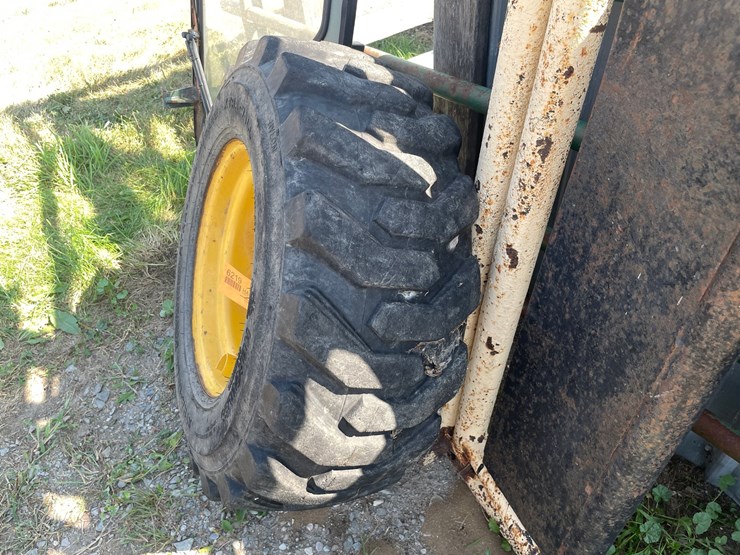 #6219-•-hercules-skid-loader-tire-image-4