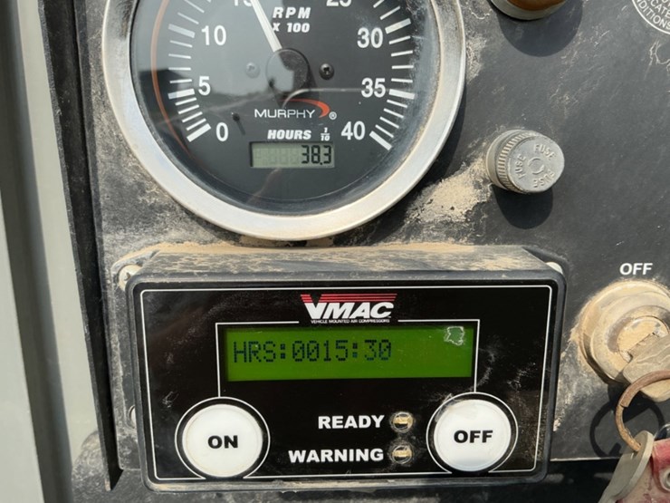 2015-john-deere-4045t-image-22