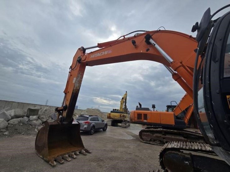 2016-hitachi-zx350-lc-image-35