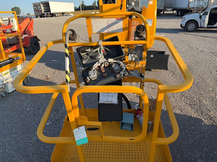 #573-•-haulotte-ha32cj+-man-lift-image-2