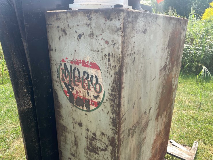 #1619-•-(2)-vintage-gas-tanks-image-13
