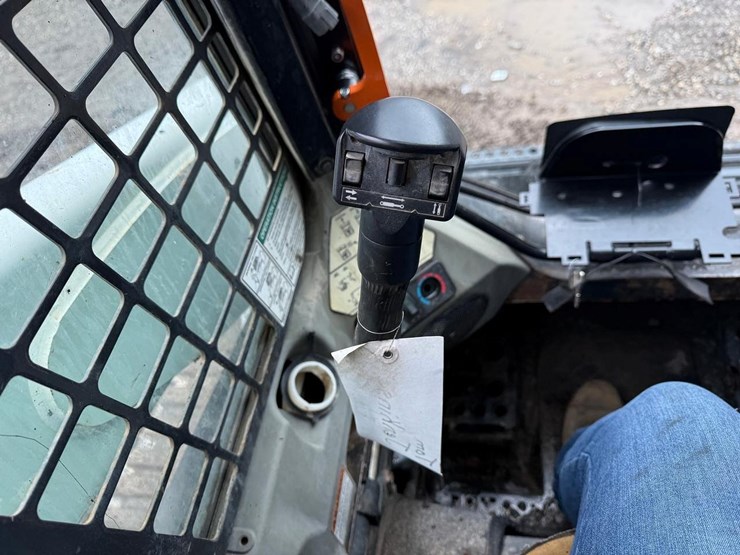 2012-bobcat-t750-image-23