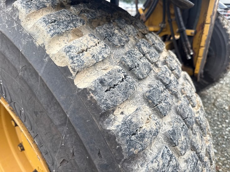 caterpillar-160m-awd-image-130