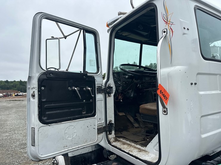 #61467-•-1991-mack-rd360s-day-cab-truck-tractor-image-31