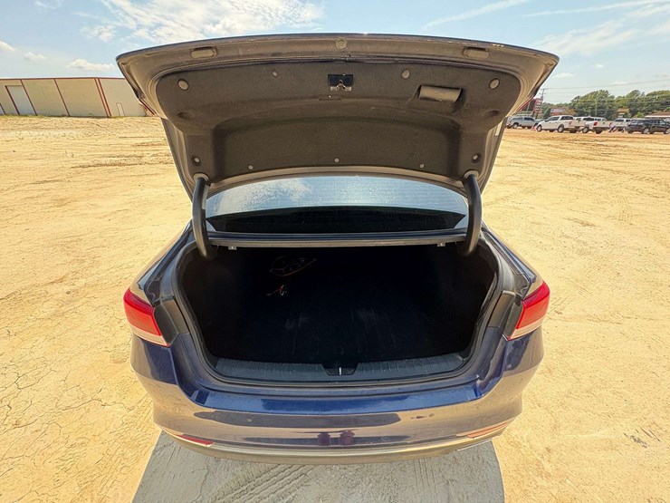 2018-kia-optima-4-door-sedan-(165,266-miles)-image-18