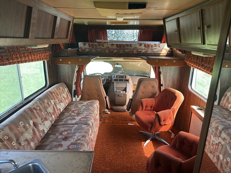 gmc-vandura-tioga-rv-camper,-39,839-miles-*not-running-and-all-the-tires-are-flat,-rotten-or-off-bead*-rotten----title-and-transfer-fees-to-apply-image-14