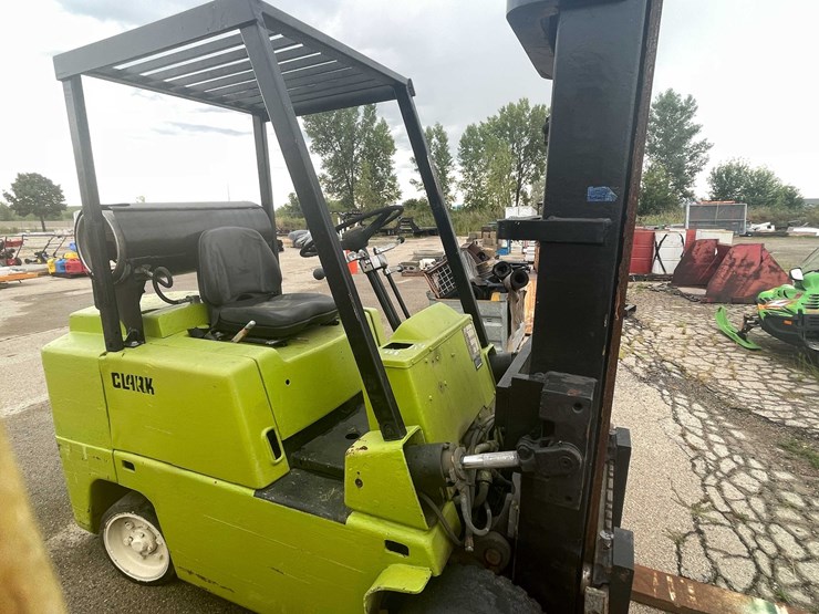 #10491-•-clark-lp-fork-lift-image-5