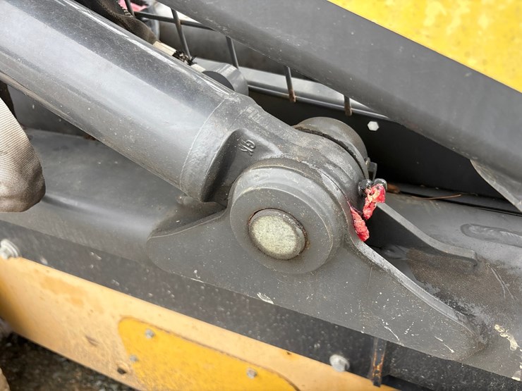 2019-new-holland-l228-image-19