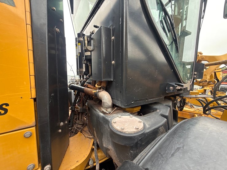 caterpillar-160m-awd-image-52