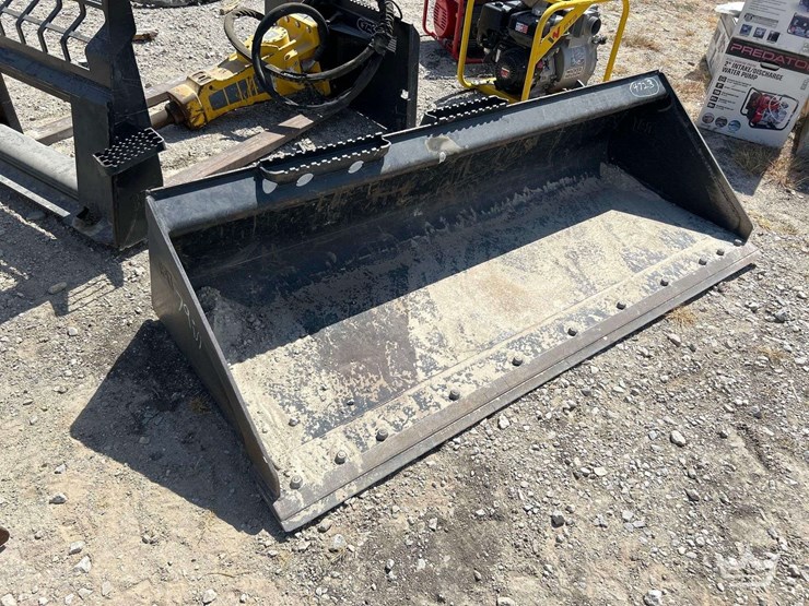 2020-caterpillar-80in.-bucket-skid-steer-attachment-image-1