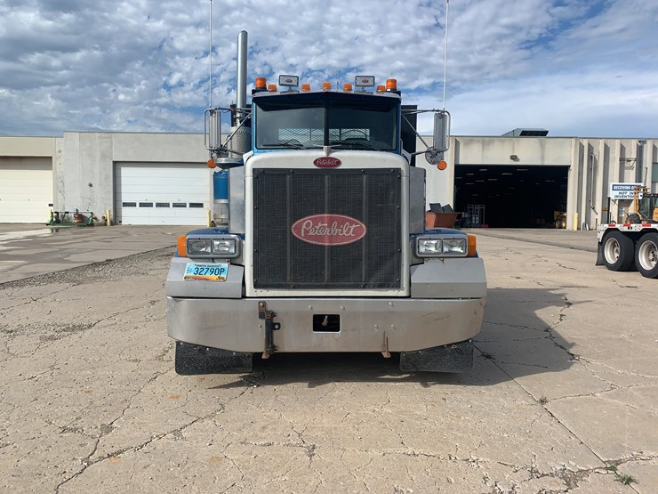 2001-peterbilt-semi-image-2