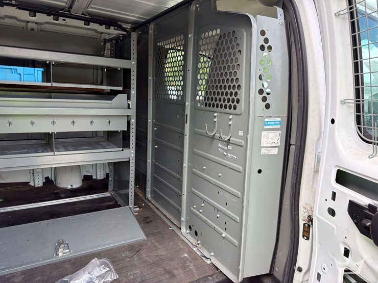 2017-chevrolet-express-2500-image-23