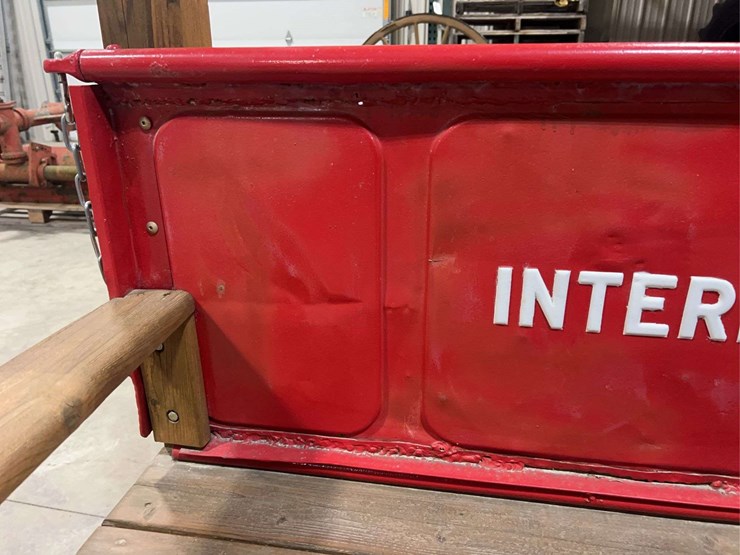 custom-international-harvester-tailgate-bench-image-10