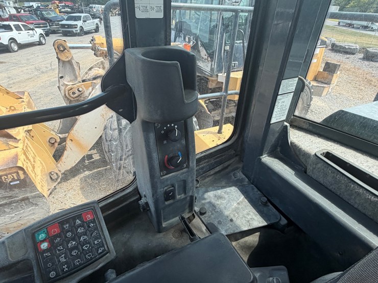 2014-deere-824k-image-24