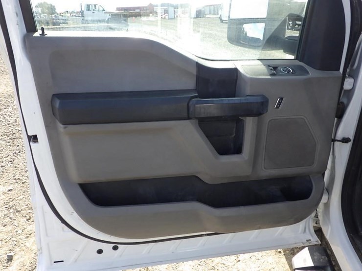 2021-ford-f350-image-29