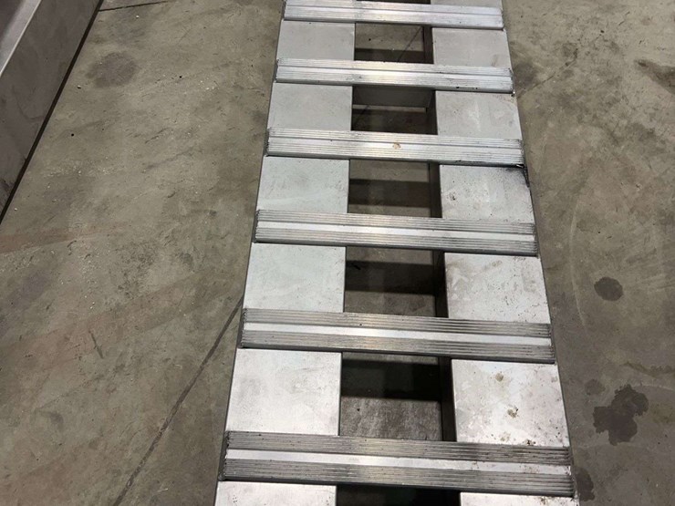 (2)-14’-aluminum-ramps-image-5