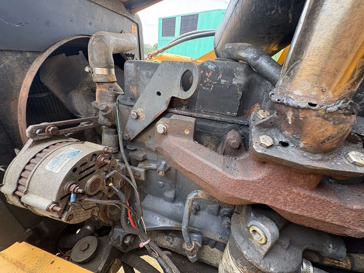 new-holland-555e-image-39