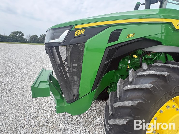 2025-john-deere-8r-250-image-12