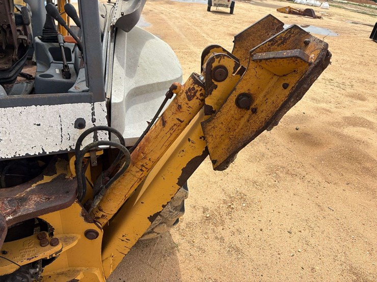 new-holland-555e-image-27