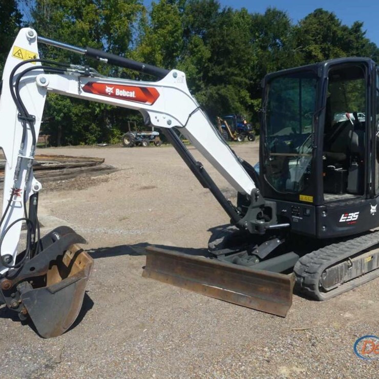 2022 BOBCAT E35