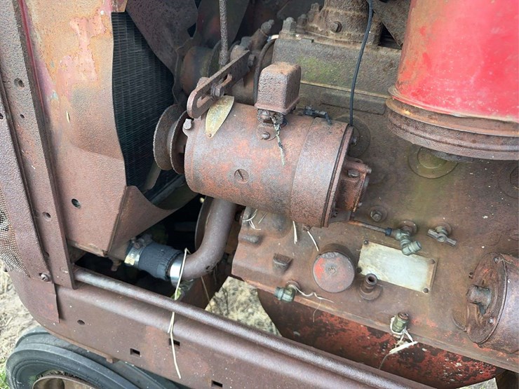 massey-harris-parts-tractor-image-4