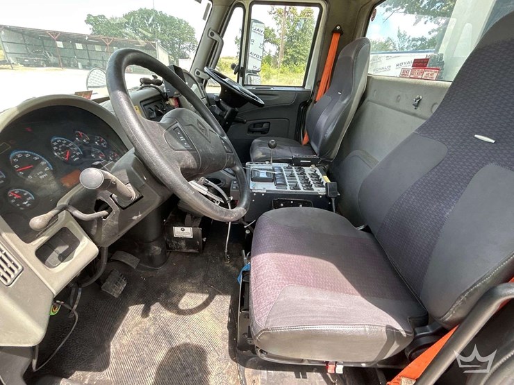 2014-international-durastar-4300-image-11