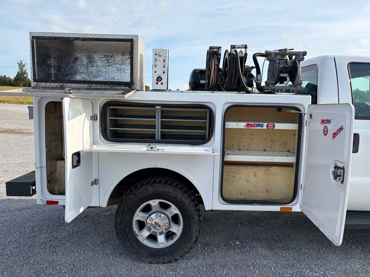 #247-•-2016-ford-xl-f-250-service-truck-image-12