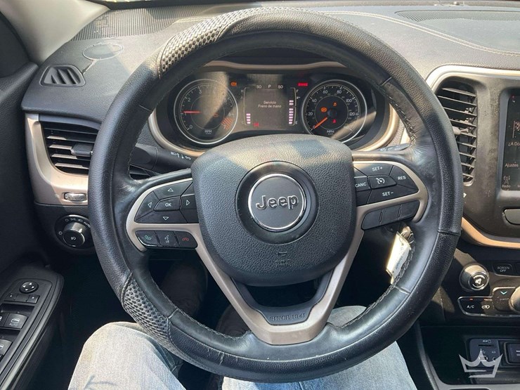 2015-jeep-cherokee-image-14