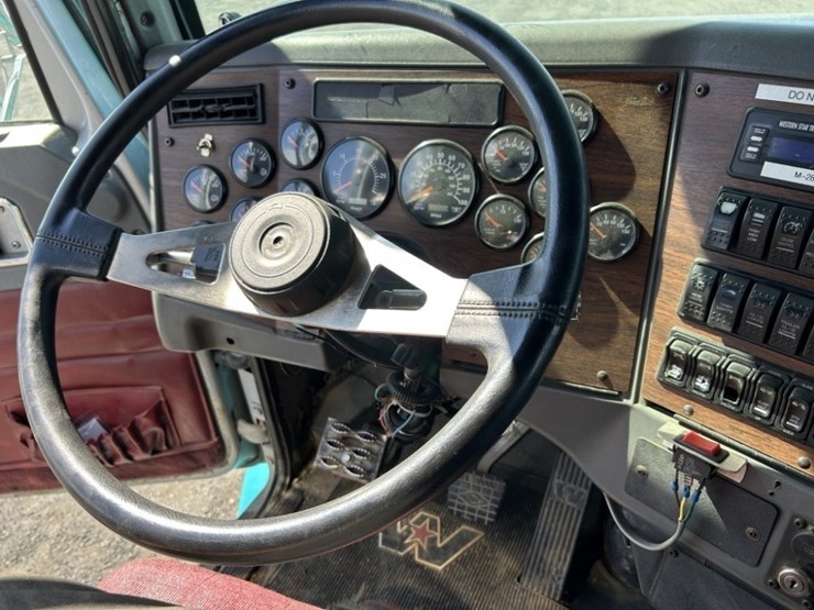 2012-western-star-4900-image-18