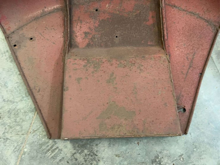 international-harvester-544-fenders-and-battery-holder-image-18