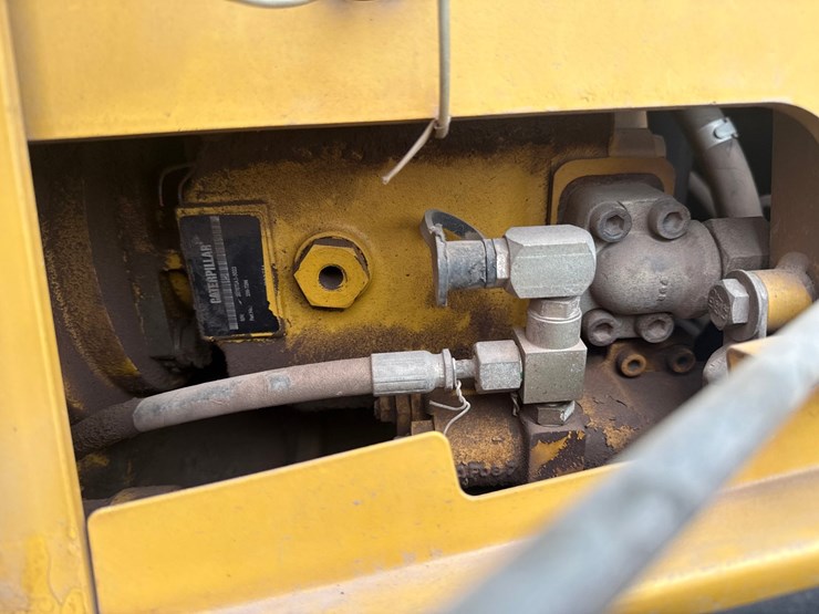 caterpillar-160m-awd-image-72