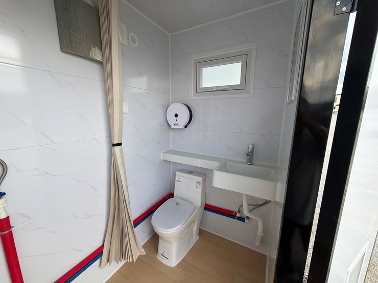 #180-•-mobile-toilet-w/-shower-image-11
