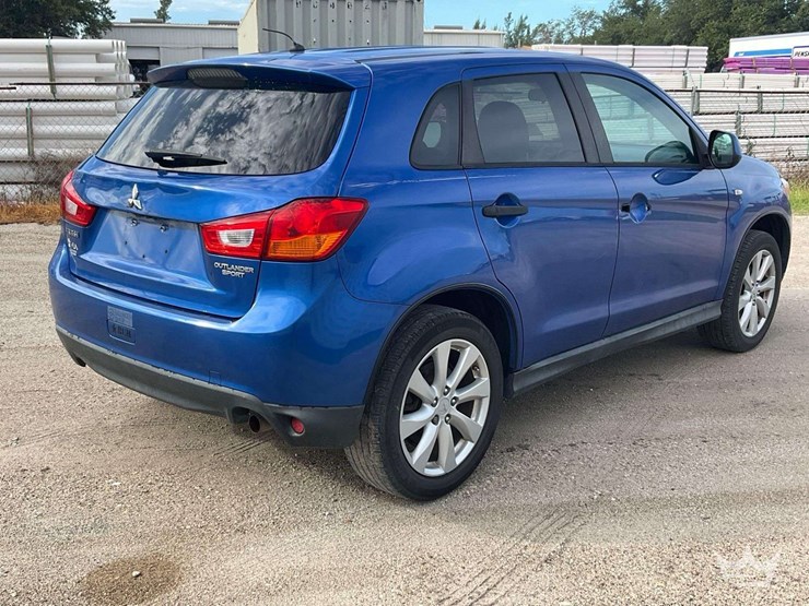 2015-mitsubishi-outlander-image-2